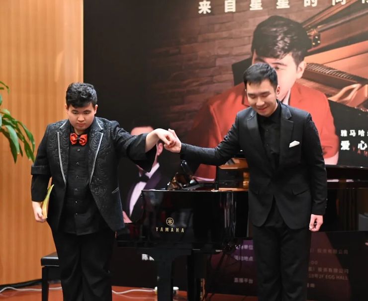 音乐双子星，点亮冬日激情！——15vip太阳成未来艺术家刘明康爱心公益音乐沙龙