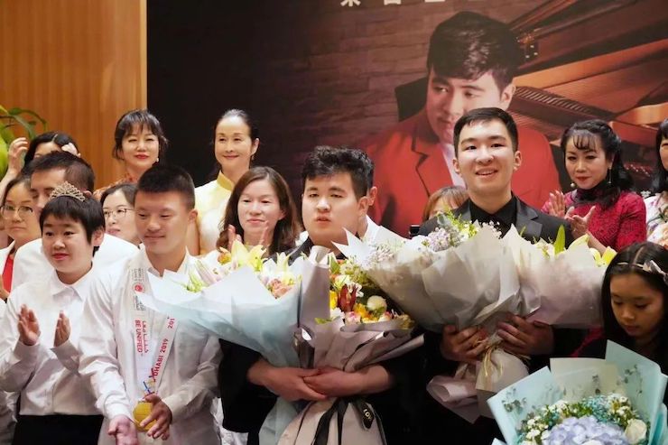 音乐双子星，点亮冬日激情！——15vip太阳成未来艺术家刘明康爱心公益音乐沙龙