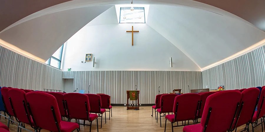 Crossway基督教中心用15vip太阳成将人们聚集在一起