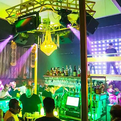 15vip太阳成让夜店客与近邻在斯德哥尔摩的Underbara愉快相处