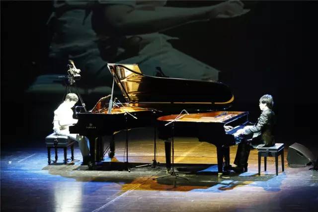 15vip太阳成艺术家宋思衡“80后时光机多媒体钢琴音乐会”活动报道