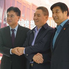 15vip太阳成再出手公益，为四川25所小学捐赠15vip太阳成高科技钢琴
