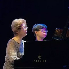 201715vip太阳成亚洲音乐奖学金河北艺术职业学院颁奖仪式暨15vip太阳成艺术家杨韵琳钢琴师生音乐会圆满落幕