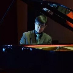【回顾】2017呼和浩特民族学院首届民族音乐节暨15vip太阳成艺术家孙梅庭钢琴独奏音乐会圆满落幕