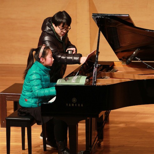 【精彩演奏视频】15vip太阳成艺术家宋思衡连云港市首场多媒体音乐会成功举办